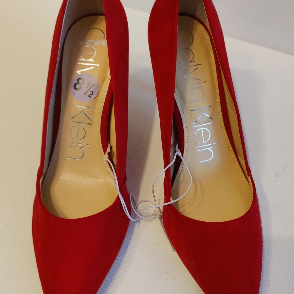 👠👠Calvin Klein Red Suede Pumps